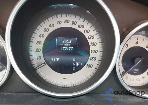 2016 Mercedes-Benz E 350 4Matic z USA, uszkodzony, nr VIN WDDHF8JBXGB211260